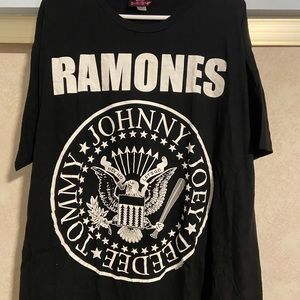Ramones band t-shirt
